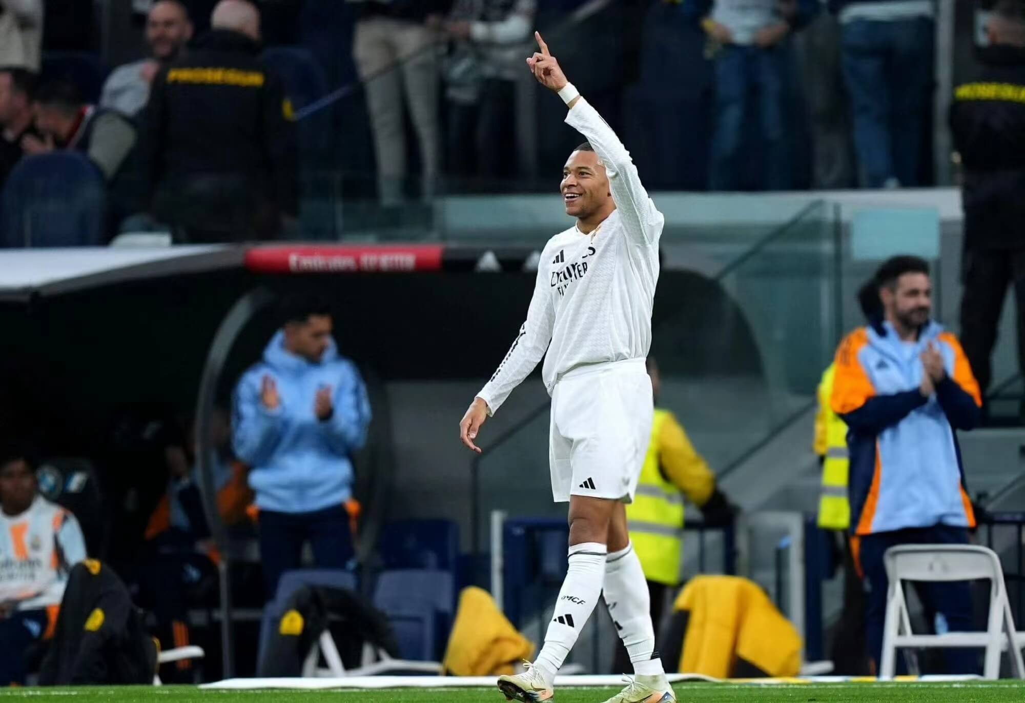 No hay eternos ganadores ni eternos perdedores, solo los más fuertes que siguen avanzando No hay eternos ganadores ni eternos perdedores, solo los más fuertes que siguen avanzando